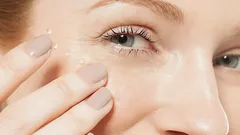 5 virhettä, joiden vuoksi silmien ympärillä oleva iho näyttää väsyneeltä juuri hyvin hoidetuilla naisilla